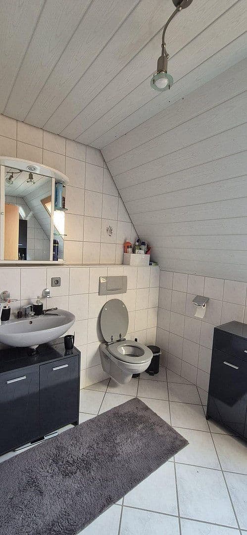 Prenájom domu 160 m², pozemek 326 m², Rottenburg am Neckar, Bádensko-Wurttembersko Prenájom domu 160 m², pozemek 326 m², Rottenburg am Neckar, Bádensko-Wurttembersko