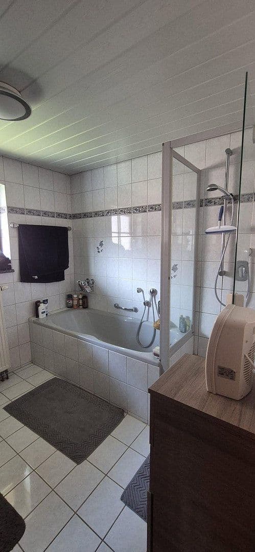 Prenájom domu 160 m², pozemek 326 m², Rottenburg am Neckar, Bádensko-Wurttembersko Prenájom domu 160 m², pozemek 326 m², Rottenburg am Neckar, Bádensko-Wurttembersko