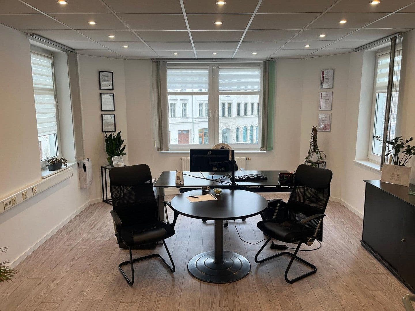 Prenájom kancelárie 277 m², Karl-Liebknecht-Straße 1a, Leipzig, Sasko Prenájom kancelárie 277 m², Karl-Liebknecht-Straße 1a, Leipzig, Sasko