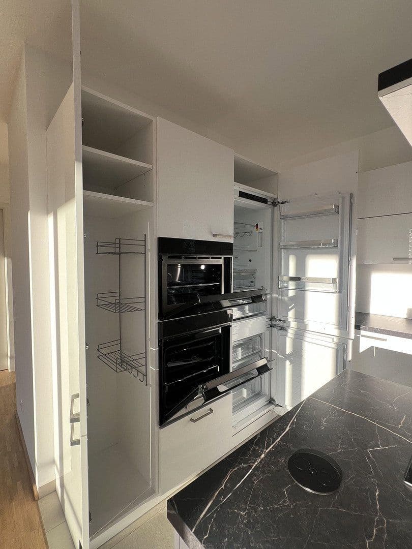 Prenájom bytu 2-izbový 80 m², Erna Berger Straße 10, Dresden, Sasko Prenájom bytu 2-izbový 80 m², Erna Berger Straße 10, Dresden, Sasko