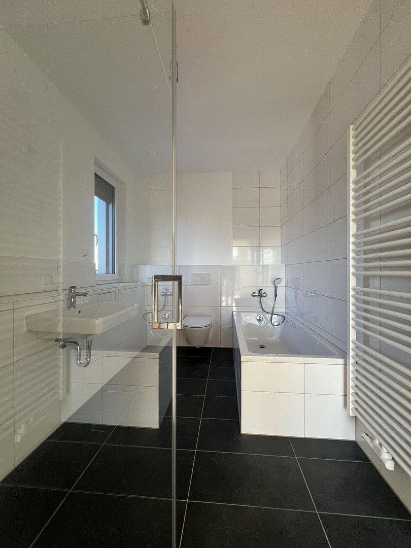 Prenájom bytu 2-izbový 80 m², Erna Berger Straße 10, Dresden, Sasko Prenájom bytu 2-izbový 80 m², Erna Berger Straße 10, Dresden, Sasko