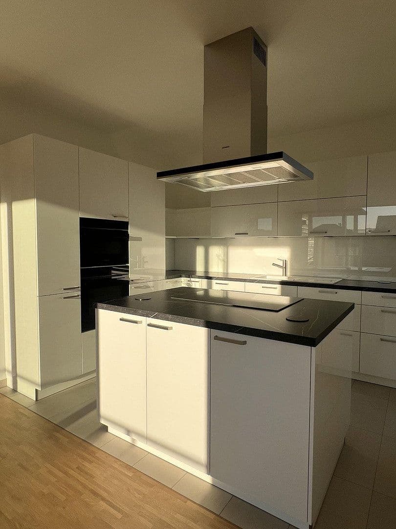 Prenájom bytu 2-izbový 80 m², Erna Berger Straße 10, Dresden, Sasko Prenájom bytu 2-izbový 80 m², Erna Berger Straße 10, Dresden, Sasko