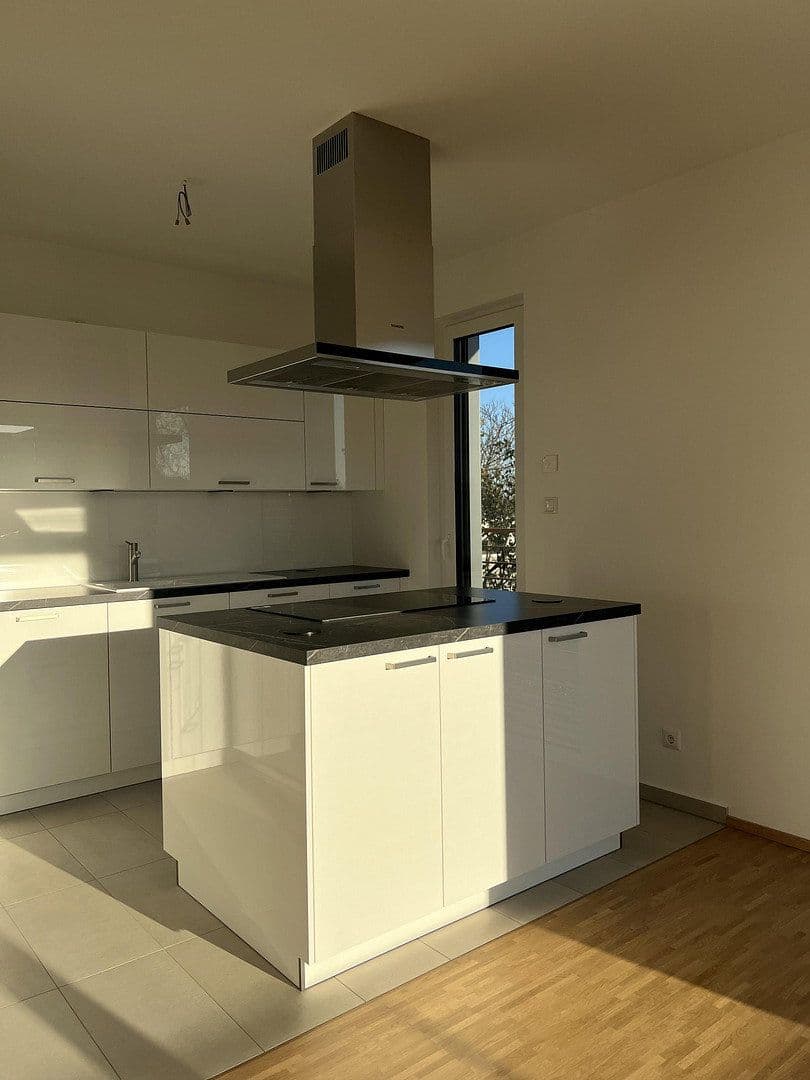 Prenájom bytu 2-izbový 80 m², Erna Berger Straße 10, Dresden, Sasko Prenájom bytu 2-izbový 80 m², Erna Berger Straße 10, Dresden, Sasko