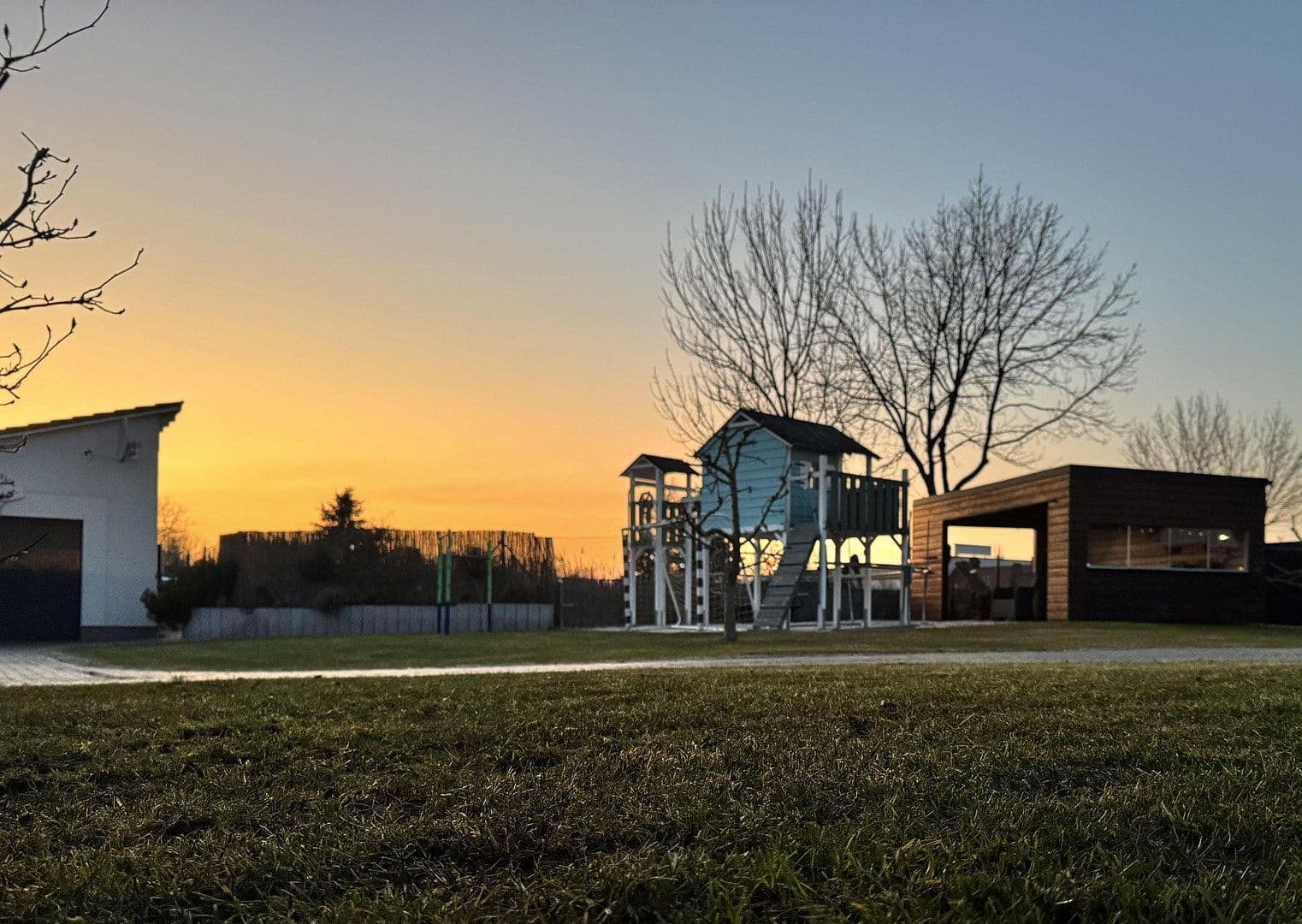 Predaj domu 239 m², pozemek 1.400 m², Lübben (Spreewald), Brandenbursko Predaj domu 239 m², pozemek 1.400 m², Lübben (Spreewald), Brandenbursko