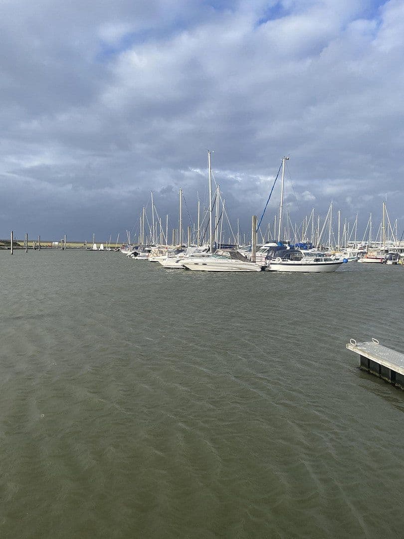 Prenájom bytu 5-izbový 120 m², Hauptstraße 50a, Hage, Dolné Sasko Prenájom bytu 5-izbový 120 m², Hauptstraße 50a, Hage, Dolné Sasko