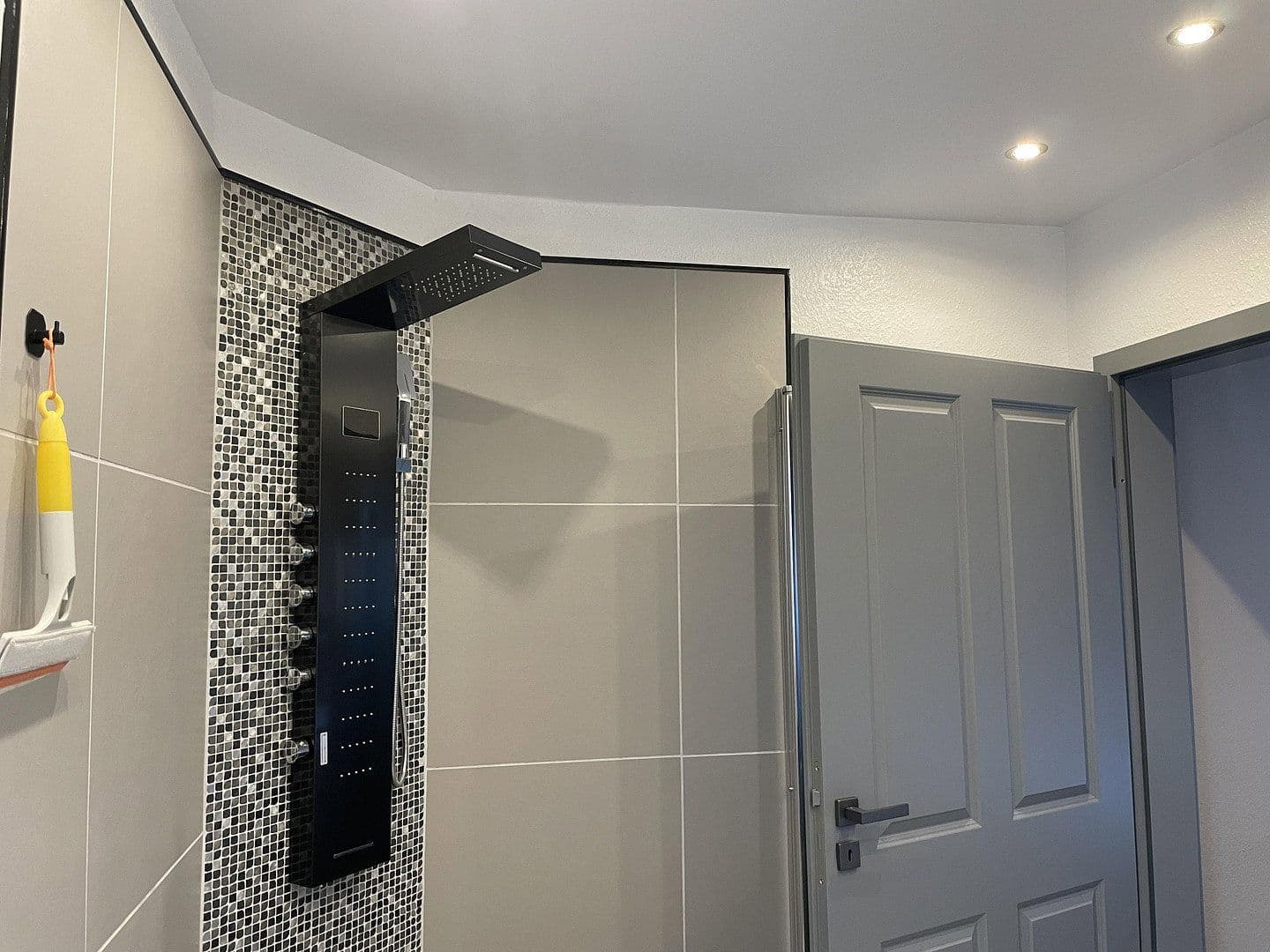 Prenájom bytu 5-izbový 120 m², Hauptstraße 50a, Hage, Dolné Sasko Prenájom bytu 5-izbový 120 m², Hauptstraße 50a, Hage, Dolné Sasko