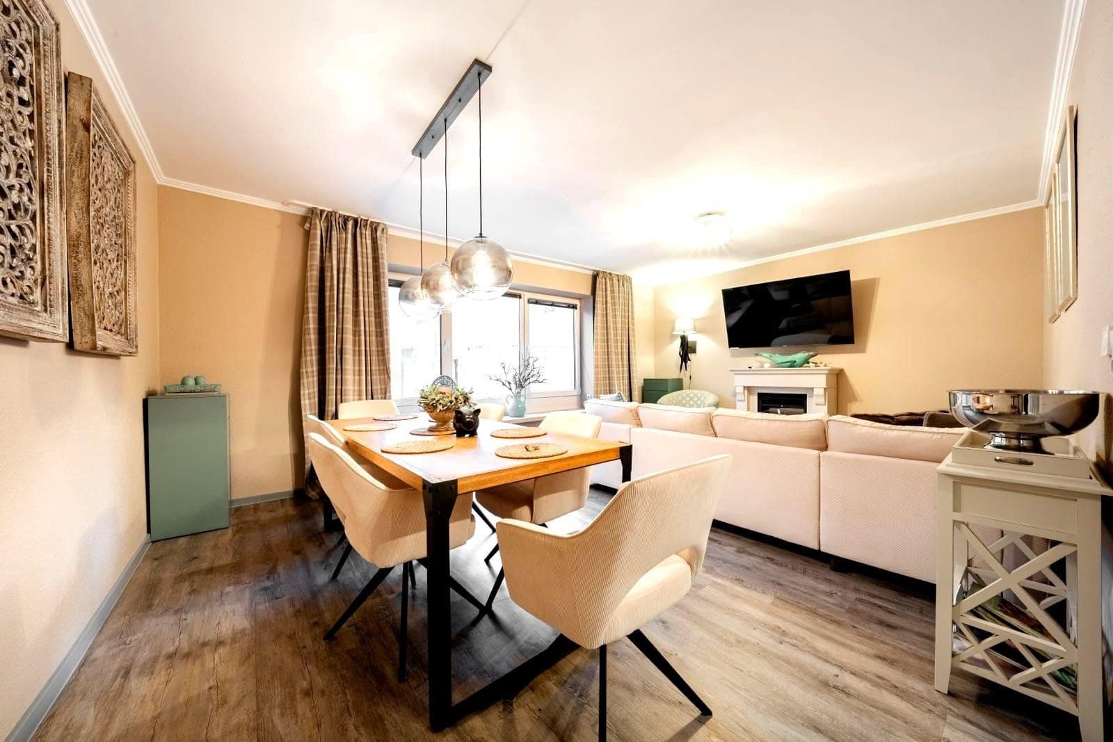 Prenájom bytu 5-izbový 120 m², Hauptstraße 50a, Hage, Dolné Sasko Prenájom bytu 5-izbový 120 m², Hauptstraße 50a, Hage, Dolné Sasko