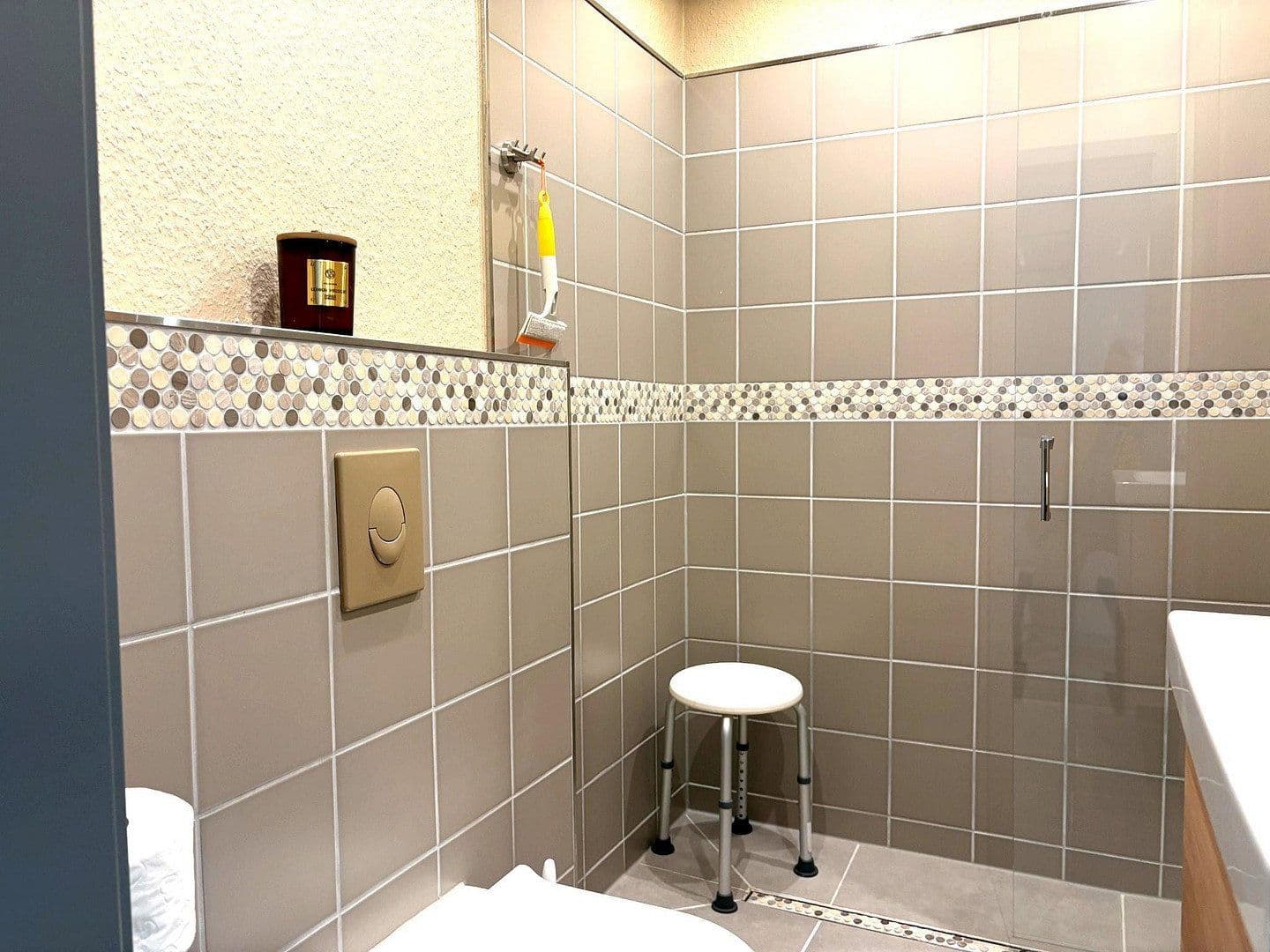 Prenájom bytu 5-izbový 120 m², Hauptstraße 50a, Hage, Dolné Sasko Prenájom bytu 5-izbový 120 m², Hauptstraße 50a, Hage, Dolné Sasko