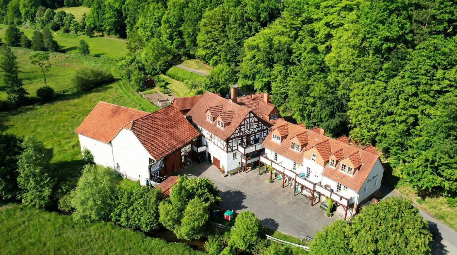 Predaj domu 590 m², pozemek 190.000 m², Liedemühle 1, Neuenstein, Hesensko Predaj domu 590 m², pozemek 190.000 m², Liedemühle 1, Neuenstein, Hesensko