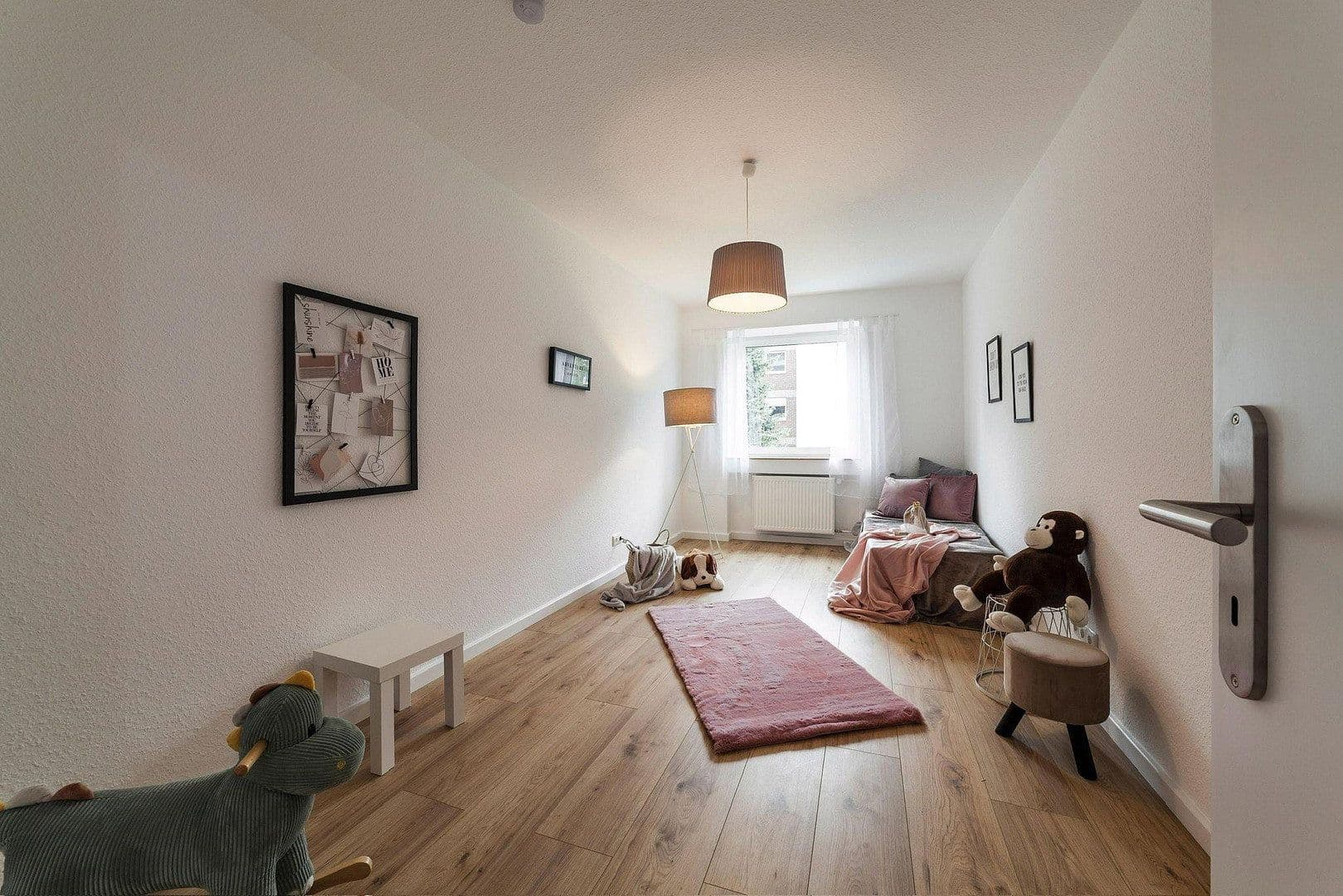 Prenájom bytu 3-izbový 80 m², Auf der Vogelstang 33, Mannheim, Bádensko-Wurttembersko Prenájom bytu 3-izbový 80 m², Auf der Vogelstang 33, Mannheim, Bádensko-Wurttembersko