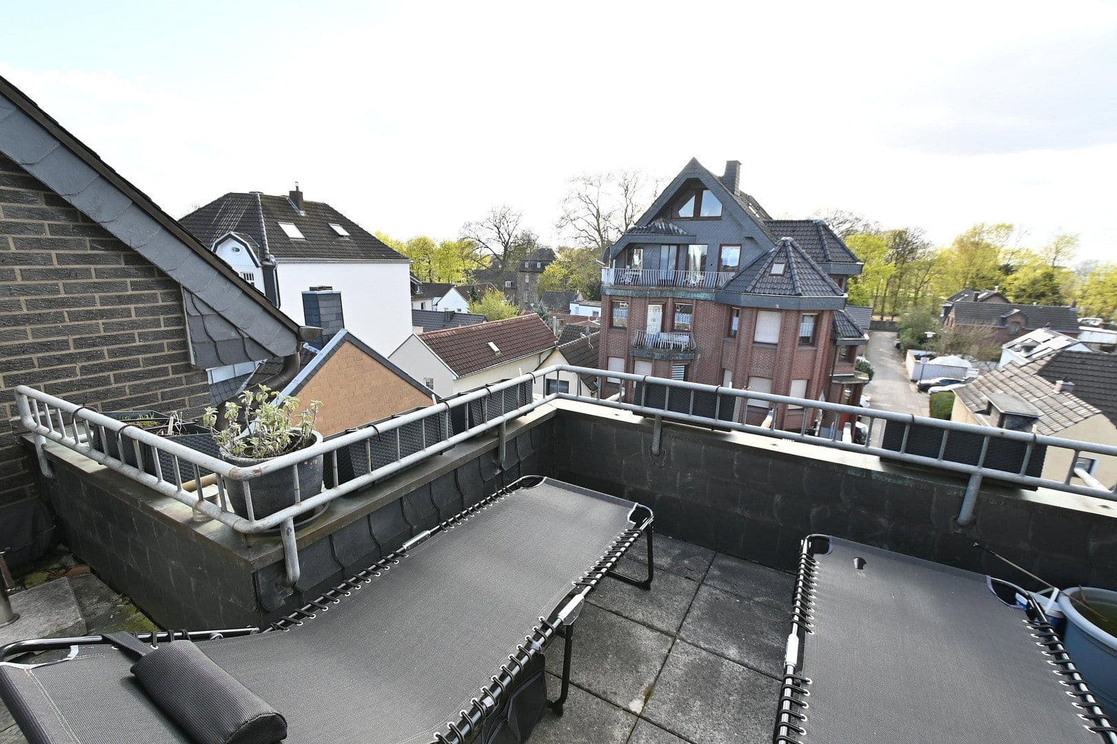 Prenájom bytu 3-izbový 110 m², Frankfurter Str. 214, Köln, Severné Porýnie - Westfálsko Prenájom bytu 3-izbový 110 m², Frankfurter Str. 214, Köln, Severné Porýnie - Westfálsko