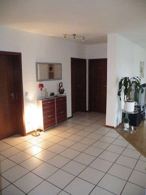 Prenájom bytu 3-izbový 110 m², Frankfurter Str. 214, Köln, Severné Porýnie - Westfálsko Prenájom bytu 3-izbový 110 m², Frankfurter Str. 214, Köln, Severné Porýnie - Westfálsko