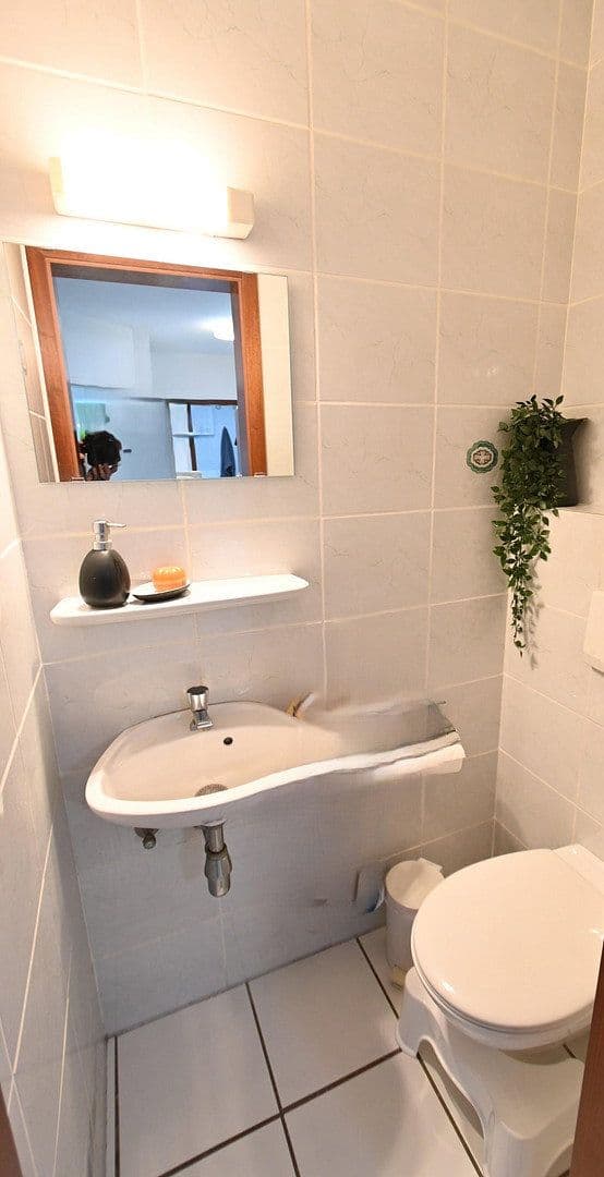 Prenájom bytu 3-izbový 110 m², Frankfurter Str. 214, Köln, Severné Porýnie - Westfálsko Prenájom bytu 3-izbový 110 m², Frankfurter Str. 214, Köln, Severné Porýnie - Westfálsko