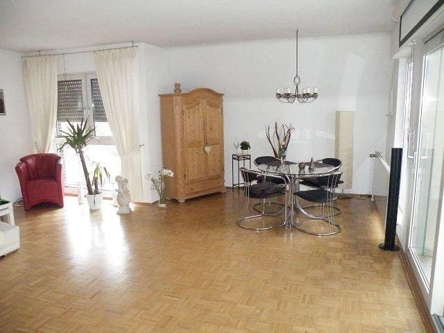 Prenájom bytu 3-izbový 110 m², Frankfurter Str. 214, Köln, Severné Porýnie - Westfálsko Prenájom bytu 3-izbový 110 m², Frankfurter Str. 214, Köln, Severné Porýnie - Westfálsko