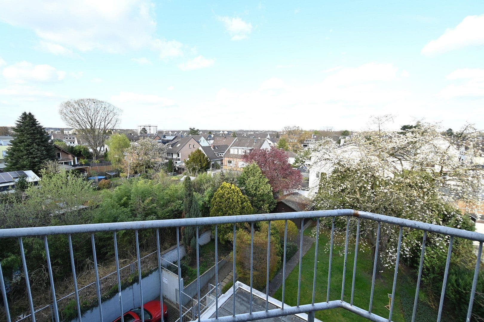 Prenájom bytu 3-izbový 110 m², Frankfurter Str. 214, Köln, Severné Porýnie - Westfálsko Prenájom bytu 3-izbový 110 m², Frankfurter Str. 214, Köln, Severné Porýnie - Westfálsko