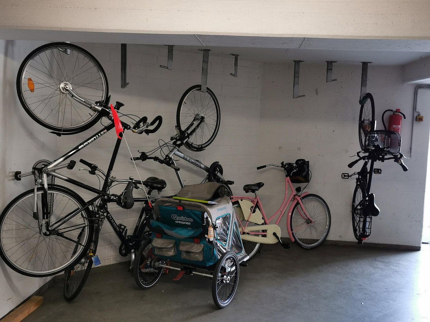 Prenájom bytu 3-izbový 110 m², Frankfurter Str. 214, Köln, Severné Porýnie - Westfálsko Prenájom bytu 3-izbový 110 m², Frankfurter Str. 214, Köln, Severné Porýnie - Westfálsko