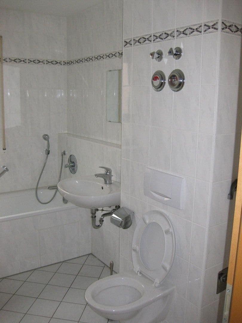 Prenájom bytu 3-izbový 84 m², Marktplatz 12, Schwaikheim, Bádensko-Wurttembersko Prenájom bytu 3-izbový 84 m², Marktplatz 12, Schwaikheim, Bádensko-Wurttembersko