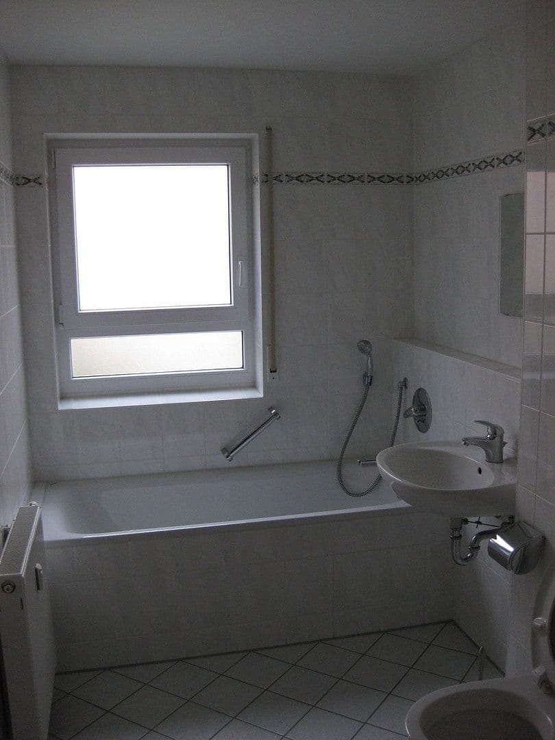 Prenájom bytu 3-izbový 84 m², Marktplatz 12, Schwaikheim, Bádensko-Wurttembersko Prenájom bytu 3-izbový 84 m², Marktplatz 12, Schwaikheim, Bádensko-Wurttembersko