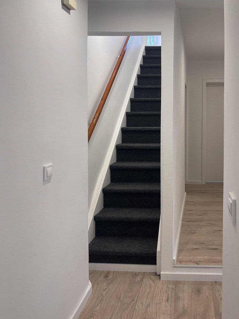 Prenájom domu 152 m², pozemek 456 m², Hainbuchenweg, Mannheim, Bádensko-Wurttembersko Prenájom domu 152 m², pozemek 456 m², Hainbuchenweg, Mannheim, Bádensko-Wurttembersko