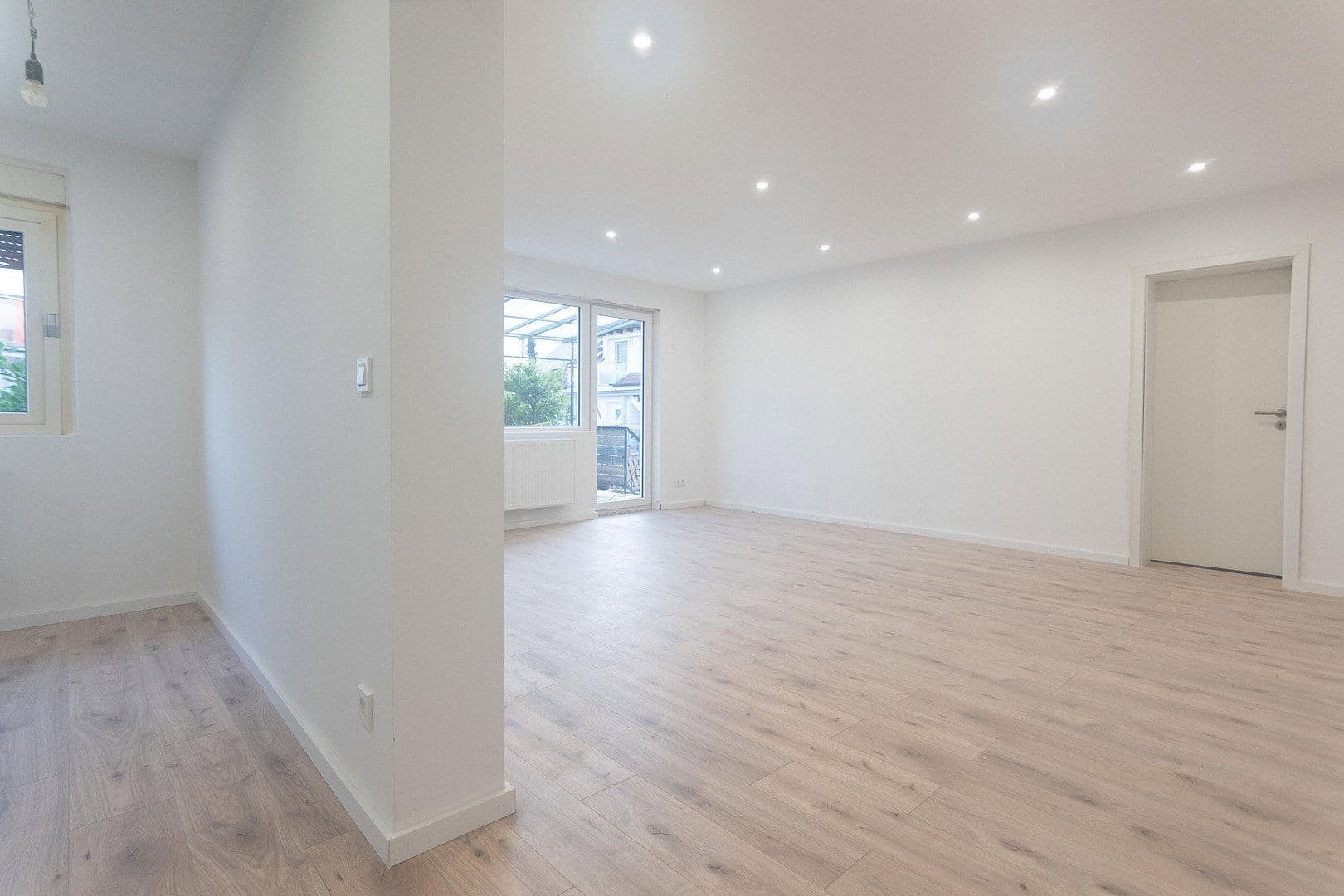 Prenájom domu 152 m², pozemek 456 m², Hainbuchenweg, Mannheim, Bádensko-Wurttembersko Prenájom domu 152 m², pozemek 456 m², Hainbuchenweg, Mannheim, Bádensko-Wurttembersko