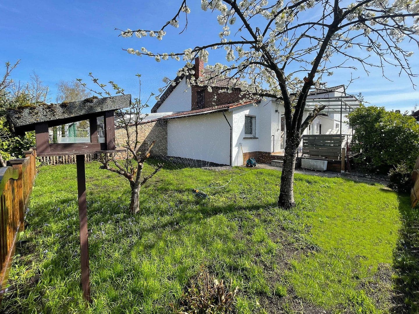 Prenájom domu 152 m², pozemek 456 m², Hainbuchenweg, Mannheim, Bádensko-Wurttembersko Prenájom domu 152 m², pozemek 456 m², Hainbuchenweg, Mannheim, Bádensko-Wurttembersko