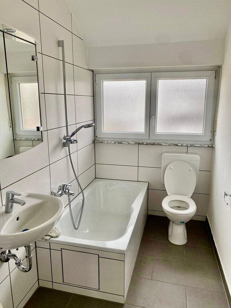 Prenájom bytu 4-izbový 64 m², Stuttgart, Bádensko-Wurttembersko Prenájom bytu 4-izbový 64 m², Stuttgart, Bádensko-Wurttembersko