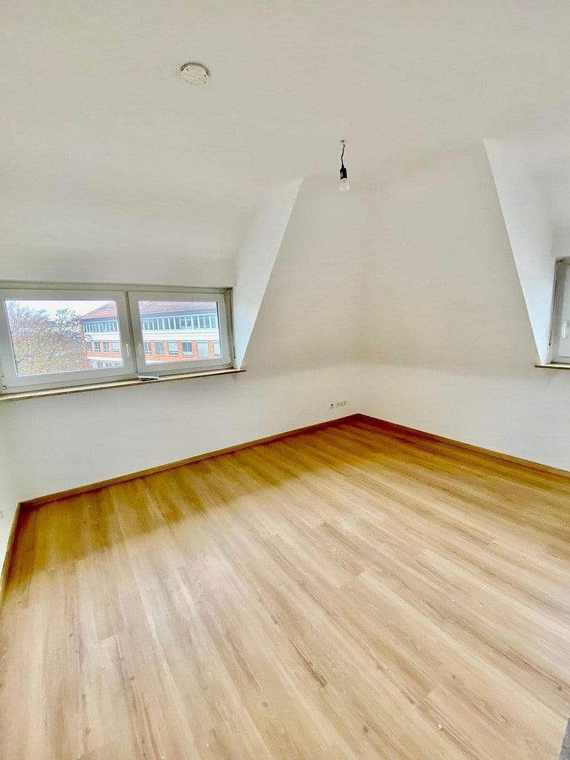 Prenájom bytu 4-izbový 64 m², Stuttgart, Bádensko-Wurttembersko Prenájom bytu 4-izbový 64 m², Stuttgart, Bádensko-Wurttembersko