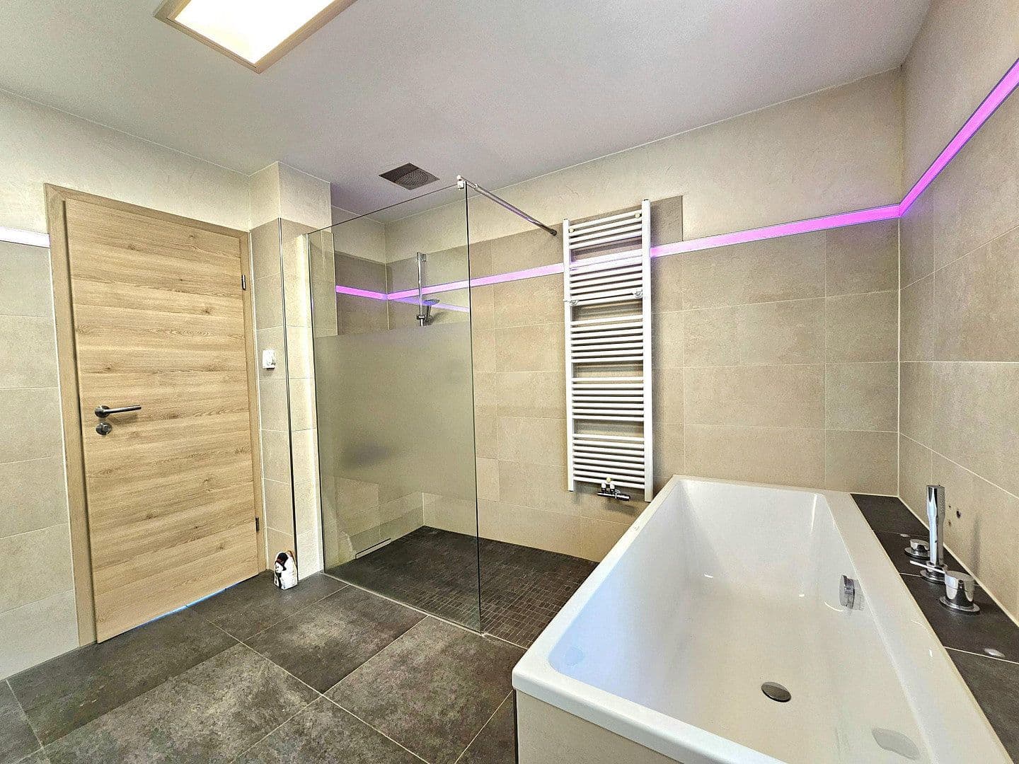 Prenájom domu 310 m², pozemek 673 m², Feldstraße 3, Bad Soden-Salmünster, Hesensko Prenájom domu 310 m², pozemek 673 m², Feldstraße 3, Bad Soden-Salmünster, Hesensko