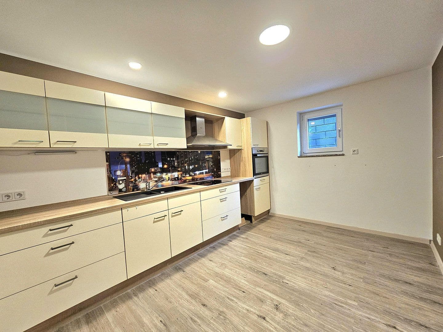 Prenájom domu 310 m², pozemek 673 m², Feldstraße 3, Bad Soden-Salmünster, Hesensko Prenájom domu 310 m², pozemek 673 m², Feldstraße 3, Bad Soden-Salmünster, Hesensko