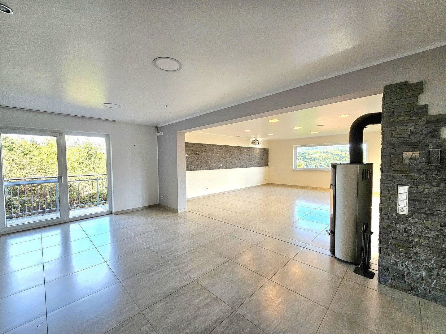 Prenájom domu 310 m², pozemek 673 m², Feldstraße 3, Bad Soden-Salmünster, Hesensko Prenájom domu 310 m², pozemek 673 m², Feldstraße 3, Bad Soden-Salmünster, Hesensko