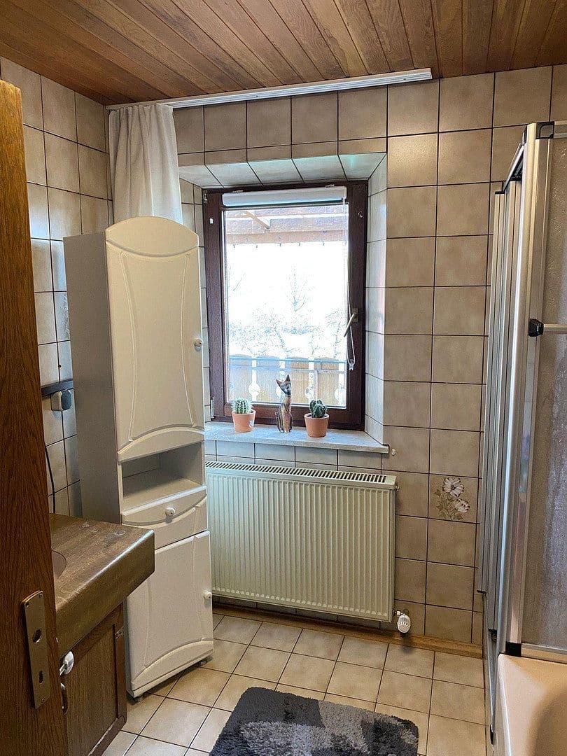 Prenájom bytu 4-izbový 100 m², Markt Erlbach, Bavorsko Prenájom bytu 4-izbový 100 m², Markt Erlbach, Bavorsko