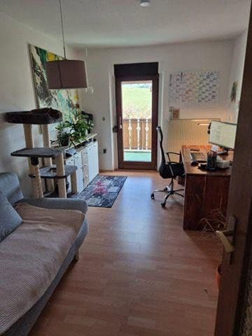 Prenájom bytu 4-izbový 100 m², Markt Erlbach, Bavorsko Prenájom bytu 4-izbový 100 m², Markt Erlbach, Bavorsko