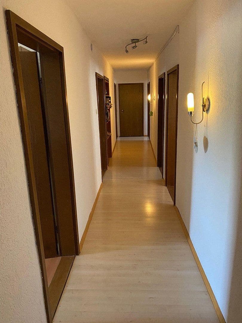 Prenájom bytu 4-izbový 100 m², Markt Erlbach, Bavorsko Prenájom bytu 4-izbový 100 m², Markt Erlbach, Bavorsko