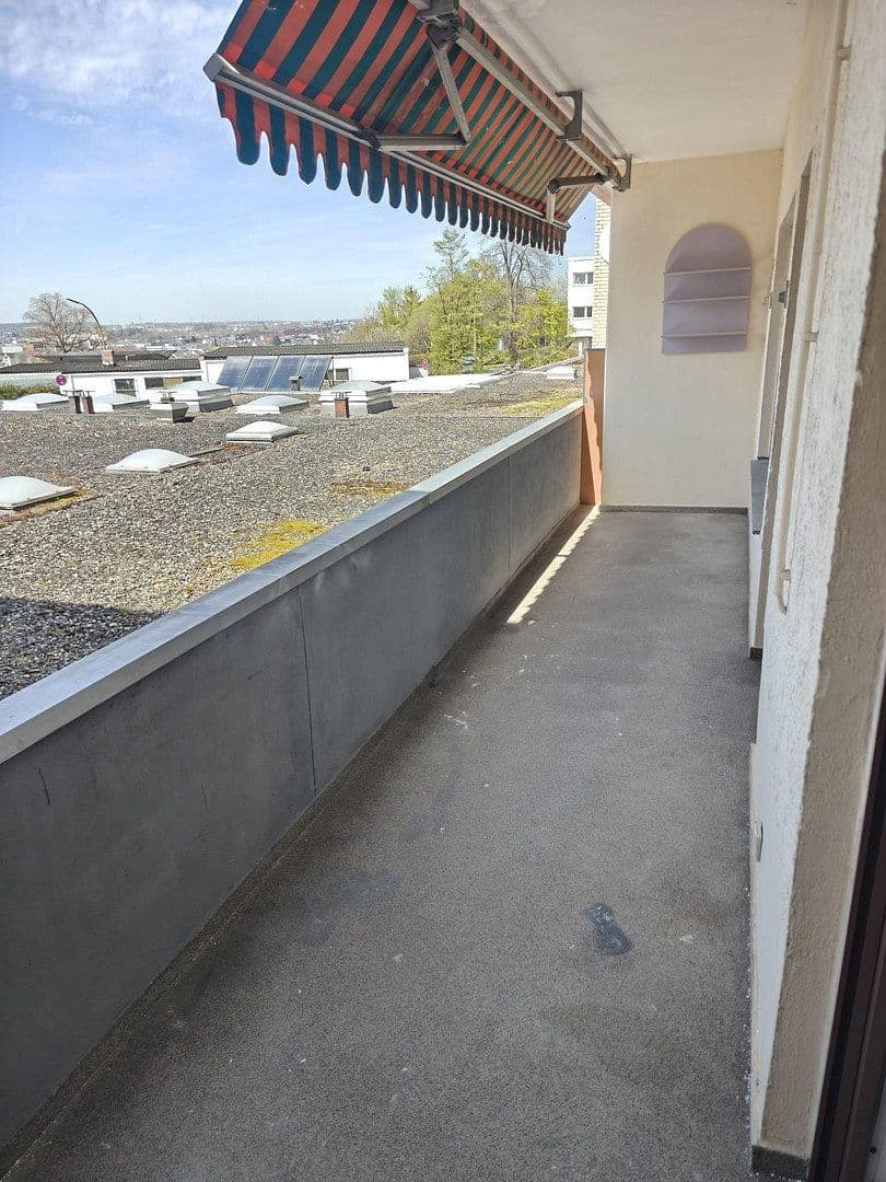 Prenájom bytu 4-izbový 121 m², Berliner Platz 8, Sindelfingen, Bádensko-Wurttembersko Prenájom bytu 4-izbový 121 m², Berliner Platz 8, Sindelfingen, Bádensko-Wurttembersko