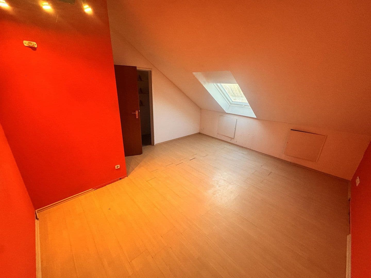 Predaj domu 127 m², pozemek 189 m², Düsseldorf, Severné Porýnie - Westfálsko Predaj domu 127 m², pozemek 189 m², Düsseldorf, Severné Porýnie - Westfálsko