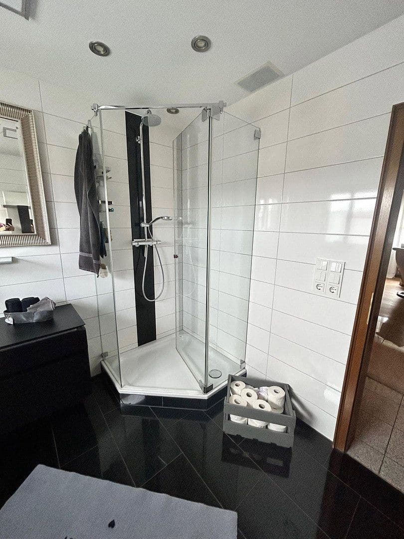 Prenájom bytu 3-izbový 110 m², Hanau, Hesensko Prenájom bytu 3-izbový 110 m², Hanau, Hesensko