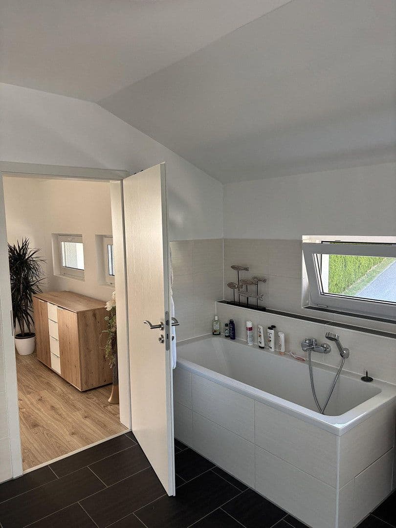 Predaj domu 230 m², pozemek 665 m², Unterhausen, Bavorsko Predaj domu 230 m², pozemek 665 m², Unterhausen, Bavorsko