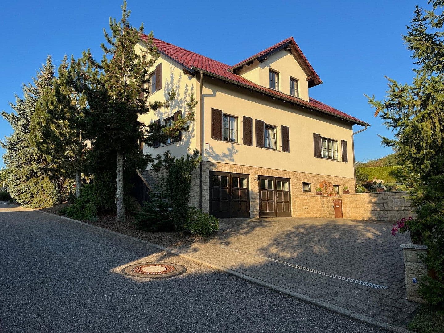 Predaj domu 206 m², pozemek 811 m², zur Heide 53, Naumburg (Saale), Sasko-Anhaltsko Predaj domu 206 m², pozemek 811 m², zur Heide 53, Naumburg (Saale), Sasko-Anhaltsko