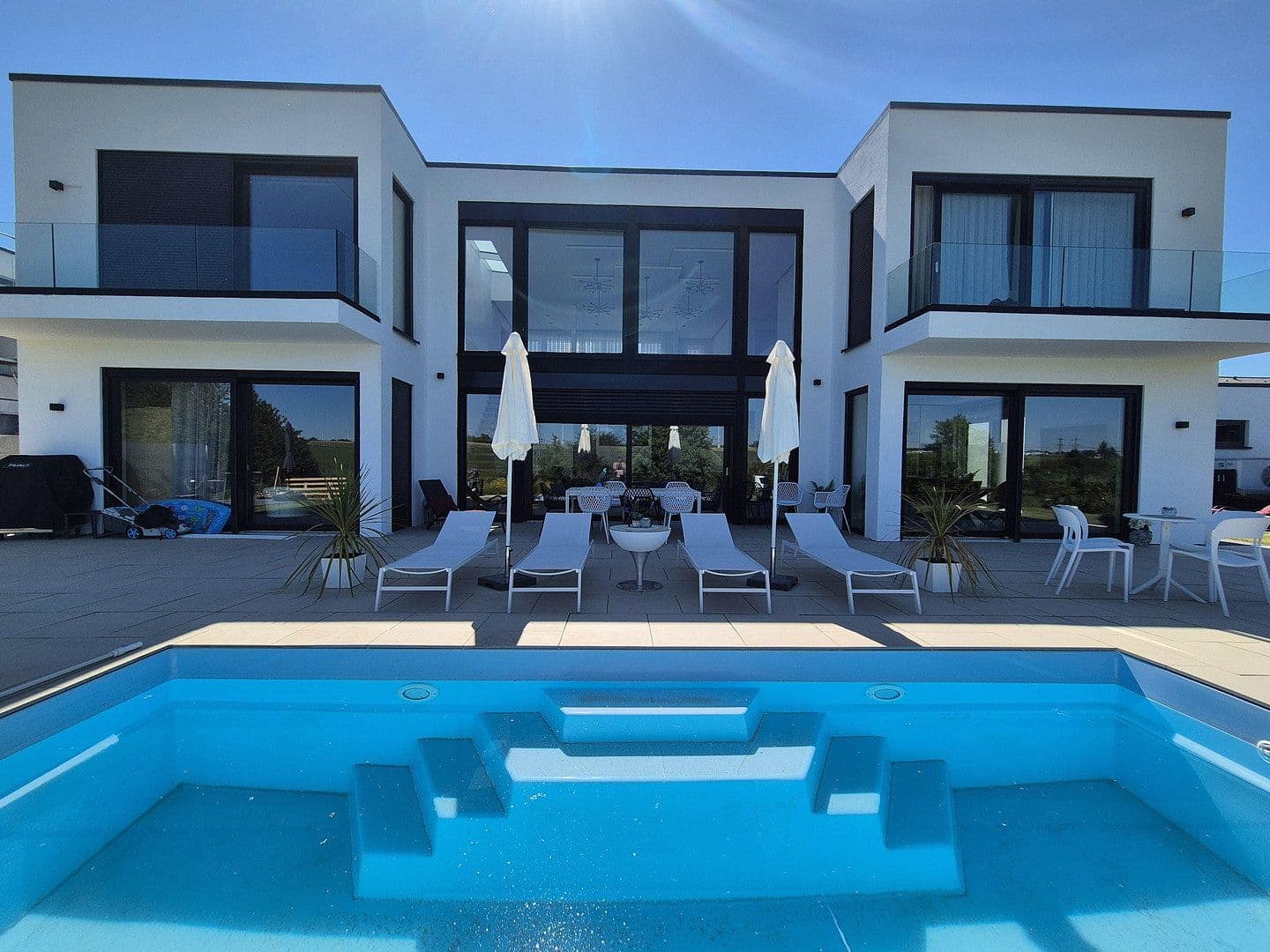 Predaj domu 255 m², pozemek 656 m², Residentstraße, Frankfurt, Hesensko Predaj domu 255 m², pozemek 656 m², Residentstraße, Frankfurt, Hesensko