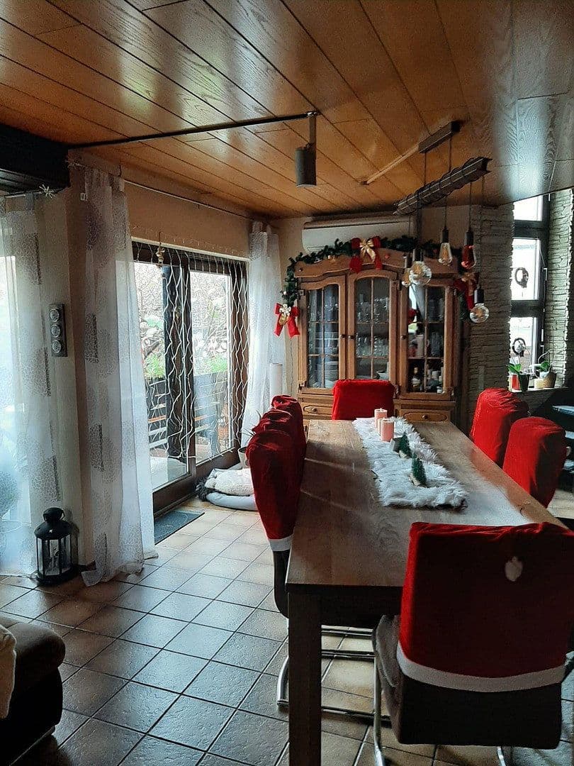Predaj domu 270 m², pozemek 401 m², Raunheim, Hesensko Predaj domu 270 m², pozemek 401 m², Raunheim, Hesensko