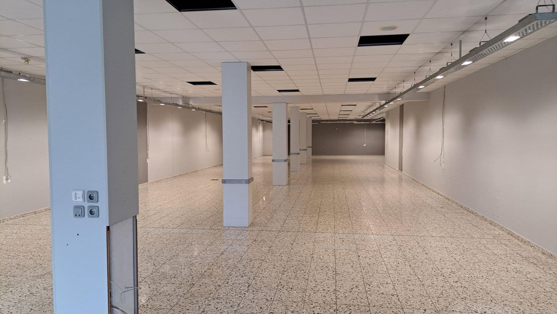 Prenájom nebytového priestoru 420 m², Plattling, Bavorsko Prenájom nebytového priestoru 420 m², Plattling, Bavorsko