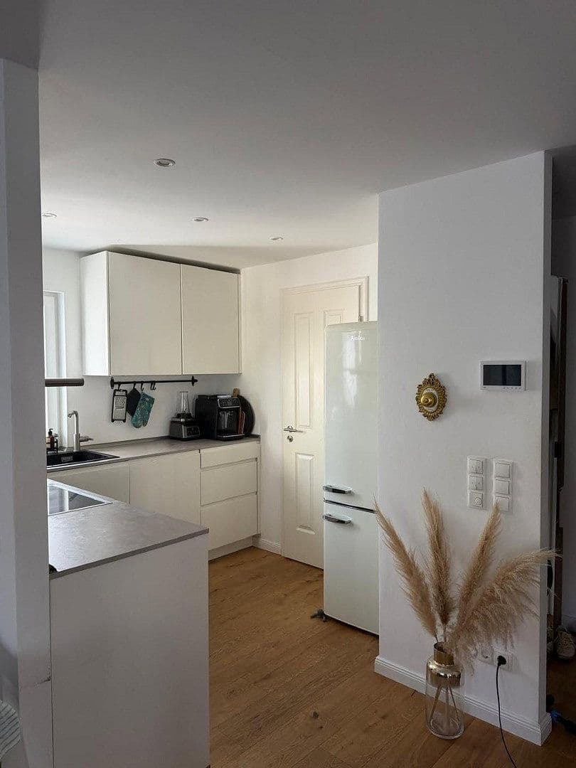 Prenájom bytu 2-izbový 79 m², Karwinskistr., 61, München, Bavorsko Prenájom bytu 2-izbový 79 m², Karwinskistr., 61, München, Bavorsko