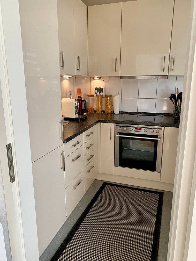 Prenájom bytu 3-izbový 80 m², Frankfurt, Hesensko Prenájom bytu 3-izbový 80 m², Frankfurt, Hesensko