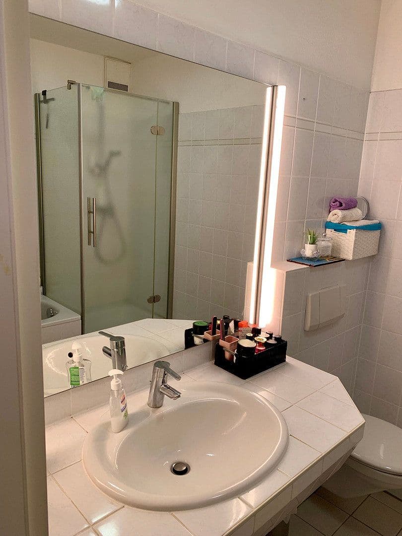 Prenájom bytu 3-izbový 80 m², Frankfurt, Hesensko Prenájom bytu 3-izbový 80 m², Frankfurt, Hesensko