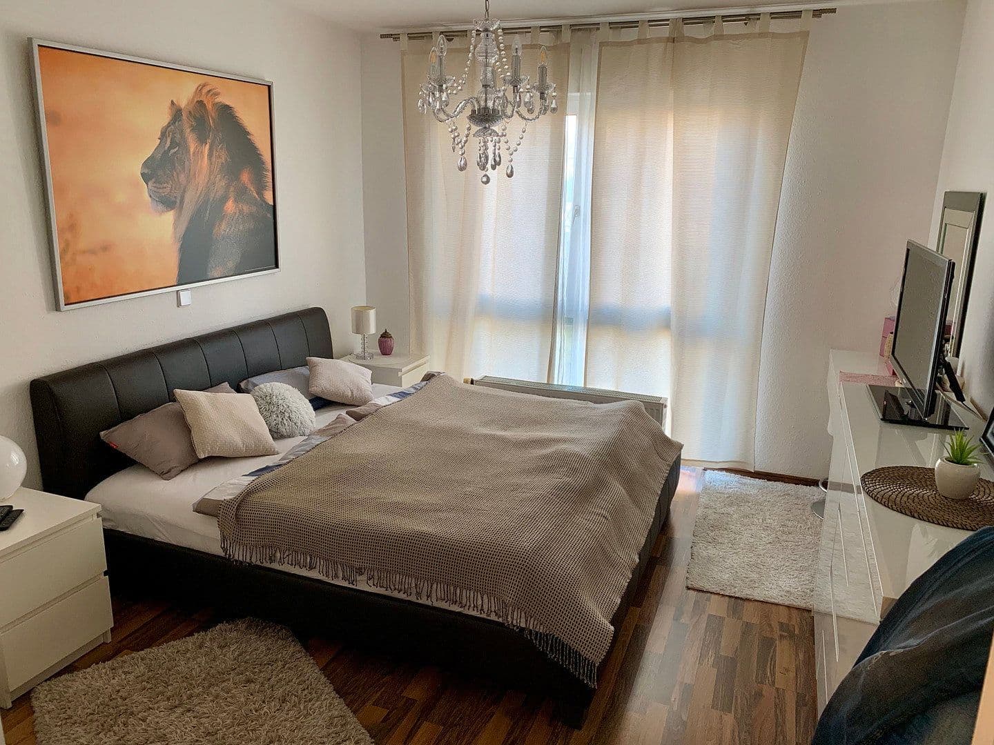 Prenájom bytu 3-izbový 80 m², Frankfurt, Hesensko Prenájom bytu 3-izbový 80 m², Frankfurt, Hesensko