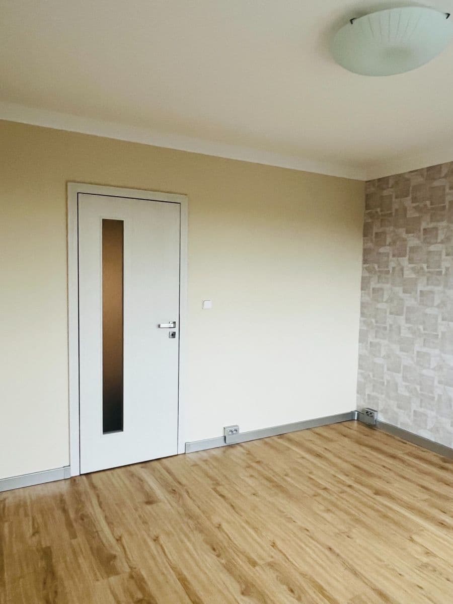 Prenájom bytu 4-izbový 68 m², Tobrucká, Praha, Praha Prenájom bytu 4-izbový 68 m², Tobrucká, Praha, Praha