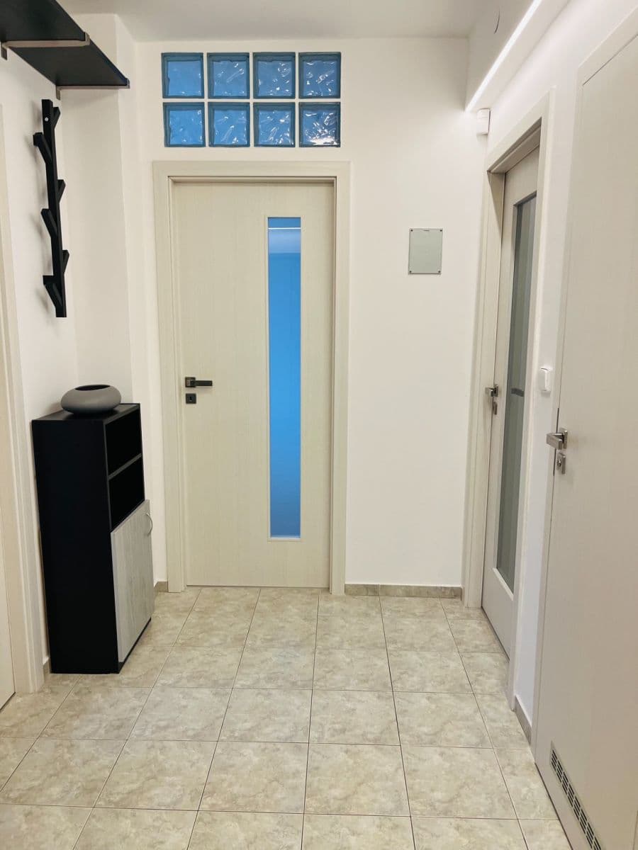 Prenájom bytu 4-izbový 68 m², Tobrucká, Praha, Praha Prenájom bytu 4-izbový 68 m², Tobrucká, Praha, Praha