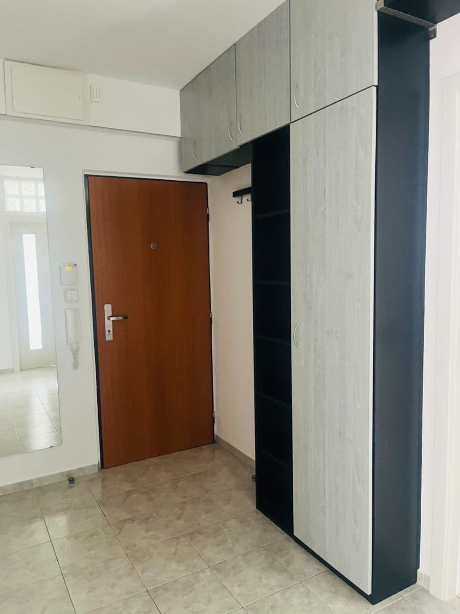 Prenájom bytu 4-izbový 68 m², Tobrucká, Praha, Praha Prenájom bytu 4-izbový 68 m², Tobrucká, Praha, Praha