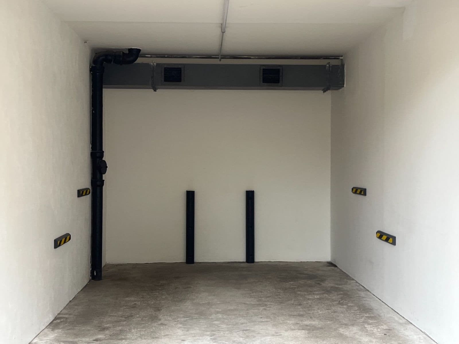 Prenájom bytu 4-izbový 68 m², Tobrucká, Praha, Praha Prenájom bytu 4-izbový 68 m², Tobrucká, Praha, Praha