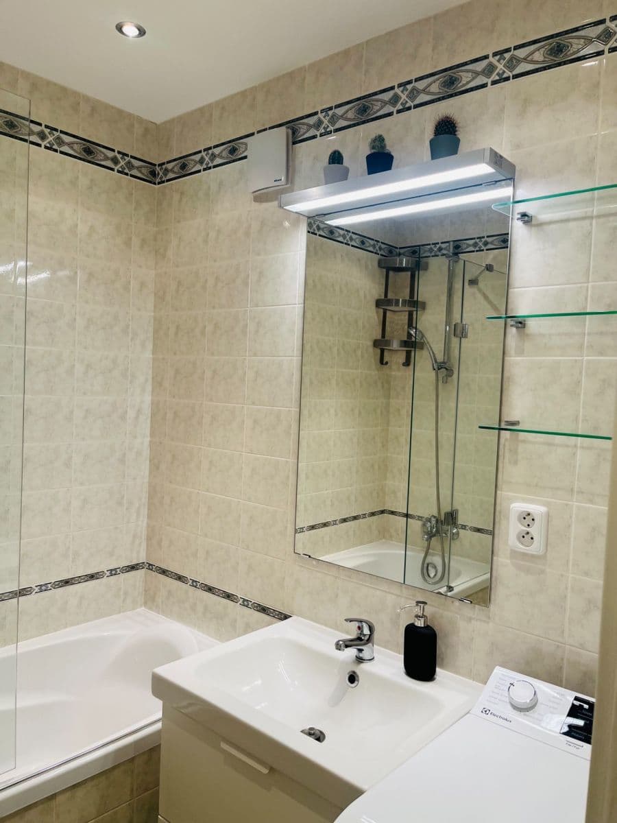 Prenájom bytu 4-izbový 68 m², Tobrucká, Praha, Praha Prenájom bytu 4-izbový 68 m², Tobrucká, Praha, Praha